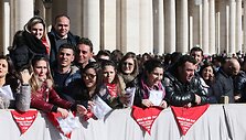 &Scaron;v. Valentino dieną popiežius Pranci&scaron;kus laimino Vatikane įsimylėjėlius 2014 m. vasario 14 d. 