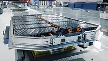 Surenkama elektromobilio baterija (Shutterstock nuotr.) 