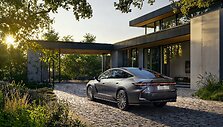 Elektrinis ir hibridinis &bdquo;Lexus ES&ldquo;