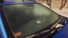 Ledo pluta lijundros padengtas automobilio stiklas