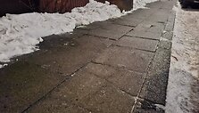Lijundra &scaron;aligatvius padengė ledu