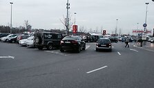 BMW X6 nutūpė tiesiai ant zebro prie PC &bdquo;Akropolis&ldquo;