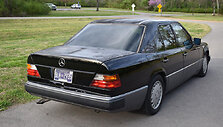 Aukcione parduodamas Mercedes 300D W124