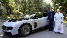 Popiežius Leonas ir Ferrari Luce