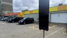 Mokamą parkavimą žymintys ženklai &scaron;iuo metu uždengti. Edgaro Valecko nuotr.