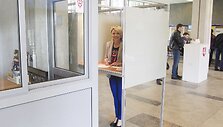 Pažeidimai Saulėtekio rinkimų apylinkėje &ndash; jokio privatumo 2014 m. gegužės 11 d. 