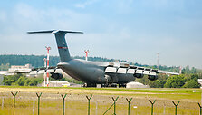 JAV karinis lėktuvas &bdquo;Lockheed C-5 Galaxy&ldquo; atgabeno karinę techniką į tarptautines pratybas &bdquo;Kardo kirtis 2014&ldquo;