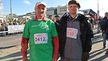 Stasys Laniauskas (kairėje) - po kepenų persodinimo operacijos. Jis lengvai įveikė 10 km.
