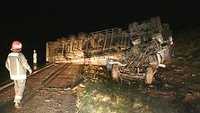 Nakties avarija ties Kryžkalniu: baltarusio vilkikas pateko į plikledžio spąstus