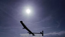 Saulės energija varomas lėktuvas