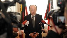 Lietuvos delegacija pagerbė L.Kaczynskio atminimą