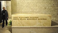 Kripta, kurioje palaidotas L.Kaczynskis su žmona