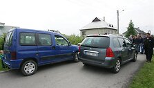 Po teismo sprendimo kauniečiai apsupo Kedžių namus