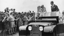 &bdquo;Land Rover Defender&ldquo; &ndash; karalienės Elžbietos II mėgiamas automobilis