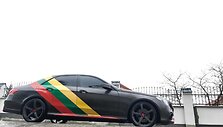 Kovo 11-ąją vilniečius stebino prabangus &bdquo;Mercedes&ldquo; su Vyčiu