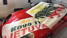 Kovo 11-ąją vilniečius stebino prabangus &bdquo;Mercedes&ldquo; su Vyčiu
