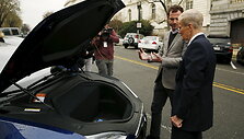 Amerikos senatoriai i&scaron;bandė penkis autonominius automobilius