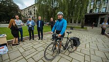 Eismo dalyvių lenktynės Kaune: maratonininkas prie&scaron; dviratį, autobusą ir automobilį