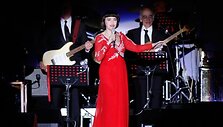 Mireille Mathieu koncerte &ndash; dalelė Paryžiaus