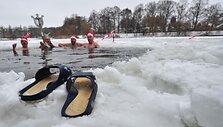 Berlyno sveikuoliai Kalėdas sutiko vandenyje