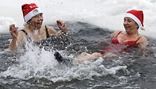 Berlyno sveikuoliai Kalėdas sutiko vandenyje