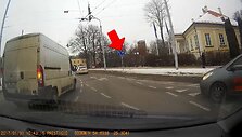 &bdquo;Peugeot Boxer&ldquo; manevras žiedinėje sankryžoje