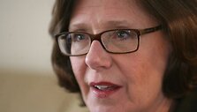 Ambasadorė A.E.Derse patikino, kad JAV valdžia pačių piliečių labui ateityje atidžiau saugos savo paslaptis. 