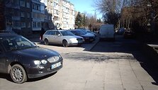 Fotopolicija: automobiliai ant &scaron;aligatvio