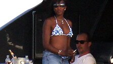 Naomi Campbell Rusijos milijonieriaus jachtoje mėgavosi saule kartu su Davidu Craigu