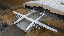 &bdquo;Stratolaunch&ldquo; varomas &scaron;e&scaron;iais, &bdquo;Boeing 747&ldquo; naudojamais Pratt & Whitney varikliais