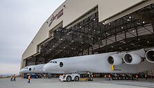 &bdquo;Stratolaunch&ldquo; varomas &scaron;e&scaron;iais, &bdquo;Boeing 747&ldquo; naudojamais Pratt & Whitney varikliais