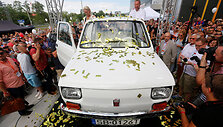 Tomas Hanksas gavo dovaną &ndash; i&scaron;skirtinį &bdquo;Fiat 126p&ldquo;, atnaujintą už 8500 zlotų