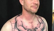 Vilkiko vairuotojas Kenis Oleren&scaron;ou i&scaron;garsėjo tatuiruote.