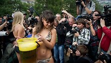 D.Medvedevo &scaron;alininkės surengė erotizuotą &scaron;ou