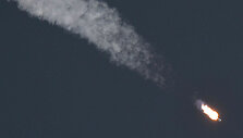 &bdquo;SpaceX&ldquo; sėkmingai paleido ir nutupdė jau panaudotą raketą