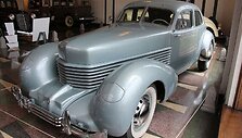 1936-ųjų Cord 810 &ndash; pirmasis automobilis su atsidarančiomis lempomis. (Sicnag, Wikimedia(CC BY 2.0)