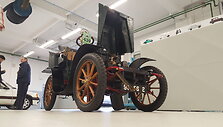 Istorinis &bdquo;Peugeot Type 56&ldquo; Sochaux esančiose restauravimo dirbtuvėse