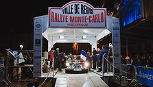 Karolis Rai&scaron;ys ir &scaron;turmanas Vidimantas Gečiauskas 1965 m. gamybos &bdquo;MGB Roadster&ldquo; i&scaron; viso per penkias dienas iki Monako turės nuvažiuoti daugiau kaip 2200 kilometrų. 