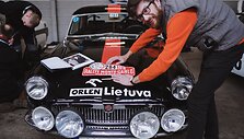 Karolis Rai&scaron;ys ir &scaron;turmanas Vidimantas Gečiauskas 1965 m. gamybos &bdquo;MGB Roadster&ldquo; i&scaron; viso per penkias dienas iki Monako turės nuvažiuoti daugiau kaip 2200 kilometrų. 