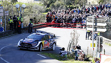 Sebastian Ogier su &scaron;turmanu Julienu Ingrassia (Ford Fiesta WRC) Korsikos ralyje 