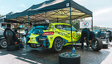 &bdquo;Neste Dream 2 Drive &ndash; Tauras Racing&ldquo; komandos automobilis, kurį &bdquo;Autoplius.lt Fast Lap&ldquo; Kačerginėje pilotuos du Lietuvos virtualių žiedinių lenktynių čempionato nugalėtojai.