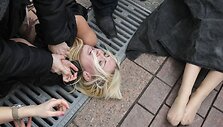 Nuogą &bdquo;Femen&ldquo; protestą nutraukė Maskvos policija 