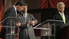 Nyderlandų premjeras Markas Rutte (kairėje), Krik&scaron;čionių demokratų partijos vadovas Janas Peteris Balkenende (centre) ir Laisvės partijos lyderis Geertas Wildersas neranda bendros kalbos.