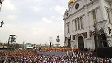 Maskvoje maldomis mėginta pataisyti &bdquo;Pussy Riot&ldquo; merginas.