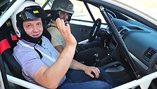 Laisvalaikiu ministrams tenka i&scaron;bandyti ir kitokius automobilius. Nuotraukoje &ndash; susisiekimo ministras Eligijus Masiulis.