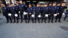 Pastatą, kuriame susirinko Serbijos homoseksualistai, saugojo policija.