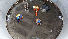 Tyrinėjama XIV amžiaus maro pandemijos aukų kapavietė.