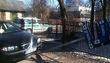 &bdquo;Volvo&ldquo; nuvertė informacinį ženklą.