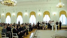 Prezidentė už nuopelnus įteikė apdovanojimus Lietuvos ir užsienio piliečiams.