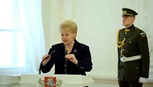 Prezidentė už nuopelnus įteikė apdovanojimus Lietuvos ir užsienio piliečiams.